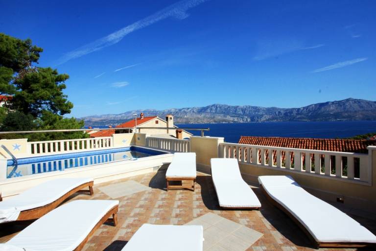 Vacation home with pool, terrace & barbeque — photo 4