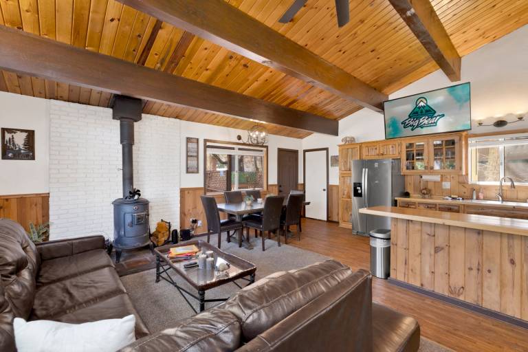 Cabin with jacuzzi — photo 2
