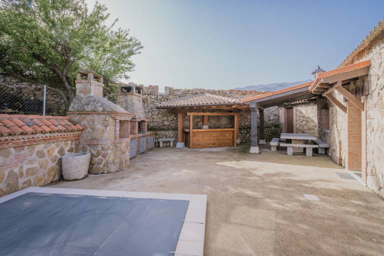 Chalet with barbecue, fast internet & private pool | Mountain view | Perfect for remote work in Ávila