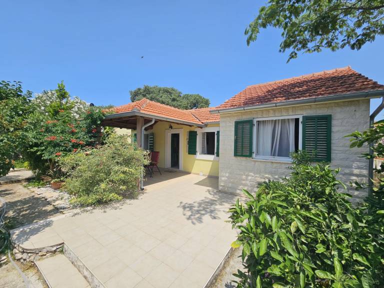 House with garden, pool & barbeque | Dogs allowed — photo 2
