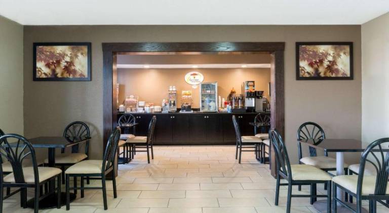Super 8 By Wyndham Springfield East — photo 2