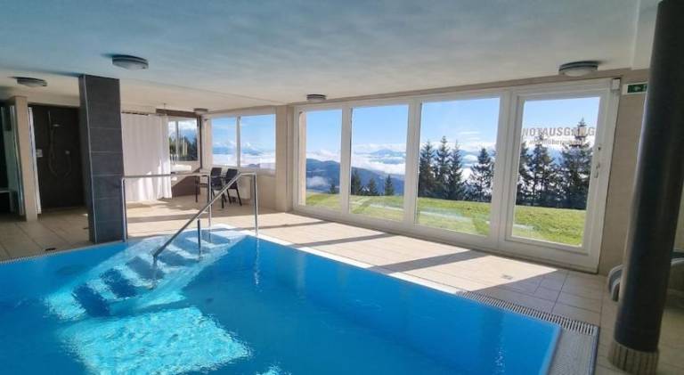 Holiday apartment with yard, pool & terrace — photo 3