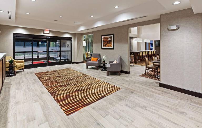 Hampton Inn & Suites Georgetown — photo 5