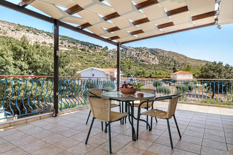 Pet-Friendly Apartment "Spyros apartment" with Mountain View in Kefalonia
