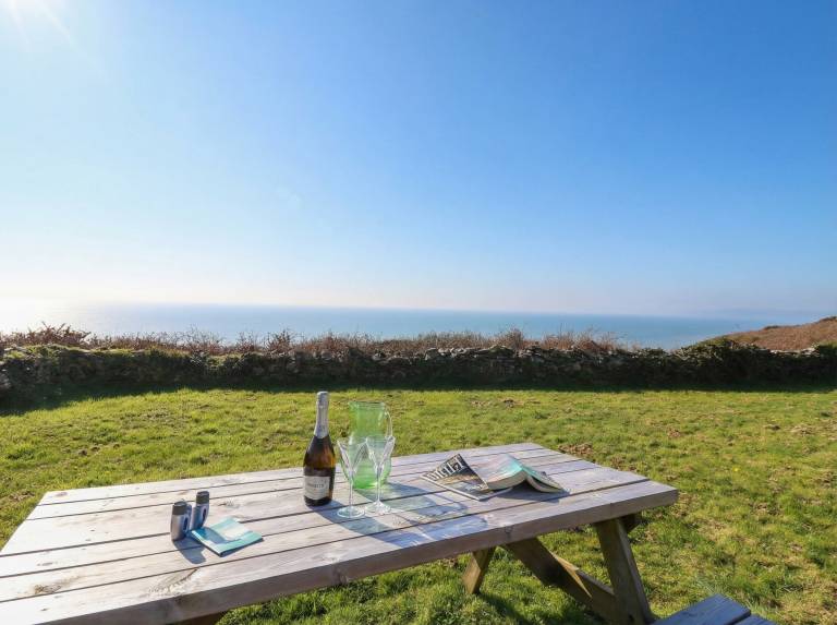 Cottage with garden | Beach view — photo 3