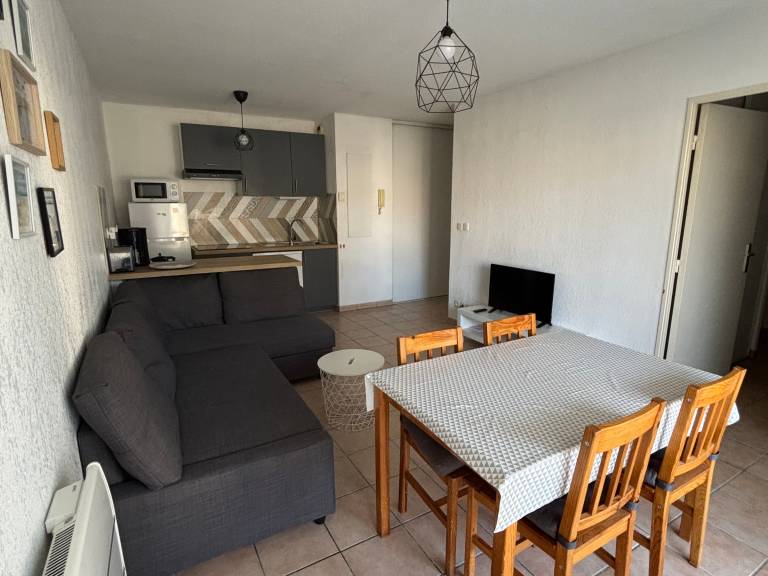 Apartment with pool — photo 4