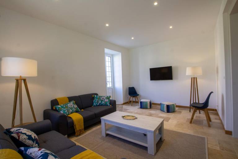 Gite with private pool, BBQ & patio — photo 4