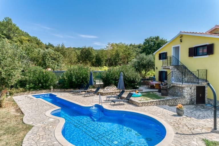 Fully equipped villa with garden, terrace & grill | Perfect for remote work | Dogs allowed — photo 3