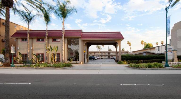 Anaheim Discovery Inn and Suites — photo 3