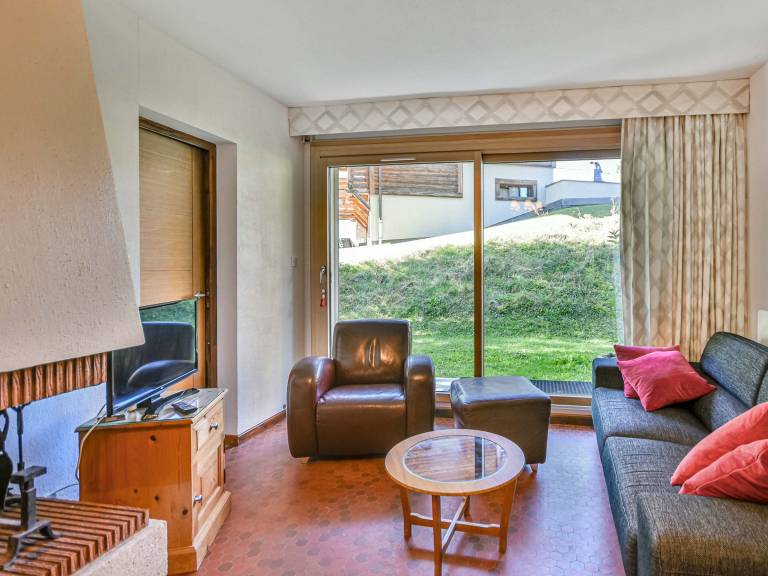 Charming 3-BR Apartment - Ski-In/Ski-Out Access - Great Location in Les Gets — photo 2