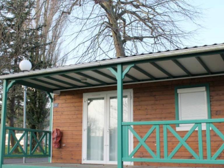 Chalet with patio — photo 4
