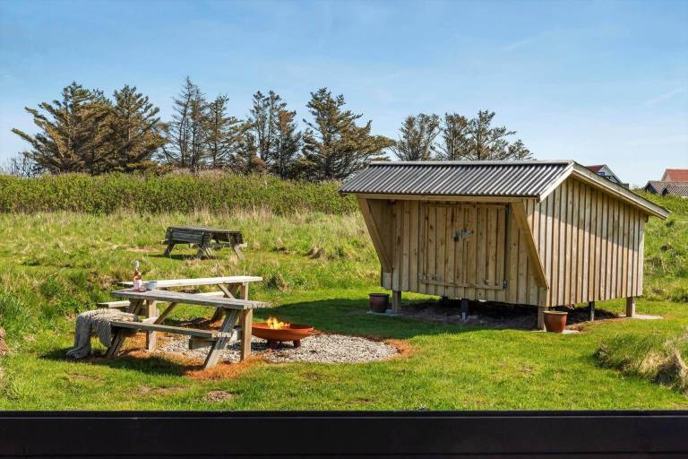 Vacation home with BBQ & terrace — photo 2