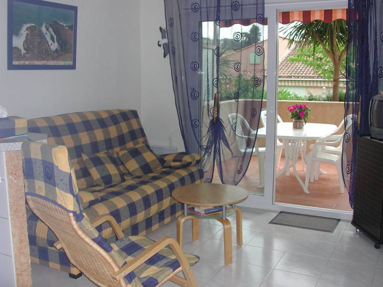 Le Lavandou: Cozy 1-bedroom near beach, terrace, sleeps 4 — photo 4