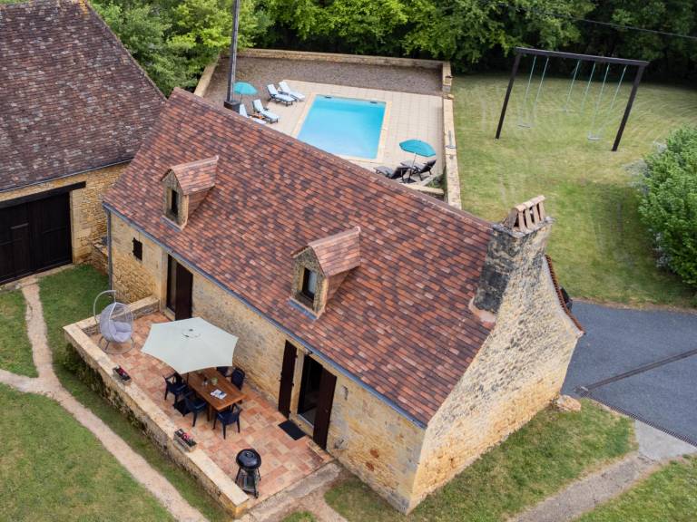 Quietly located holiday home, pool, and view in Bergerac