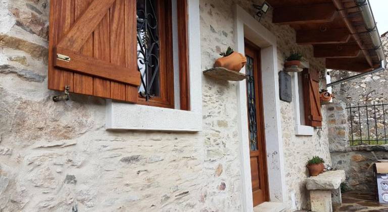 House with grill, patio & garden in Leiria