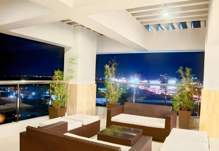 Holiday apartment with pool & patio | Suitable for remote work | Pets are welcome in Muntinlupa
