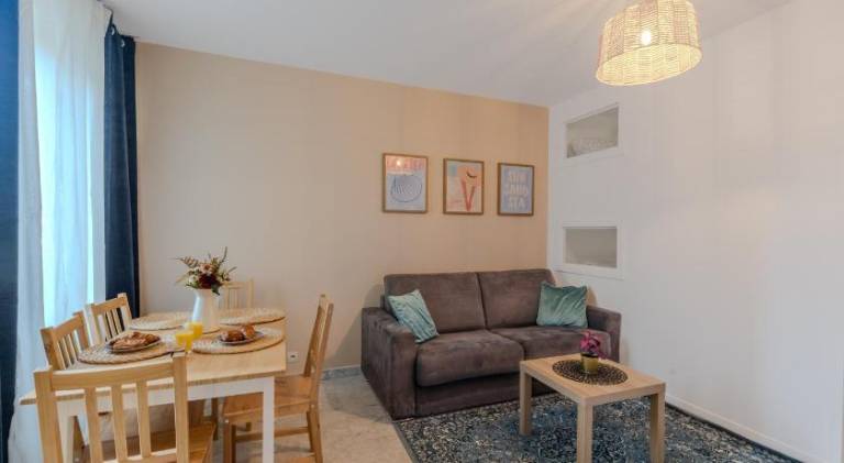 Holiday apartment with private pool & garden — photo 4