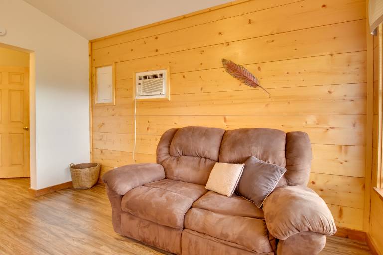 Mtn-View Porch: Arkansas Cabin Near White River — photo 4