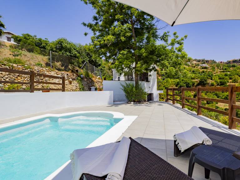 Cottage with private pool, garden & patio | Mountain view — photo 3