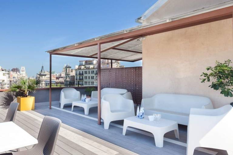 Holiday apartment with patio & pool | Near Casa Batlló — photo 5