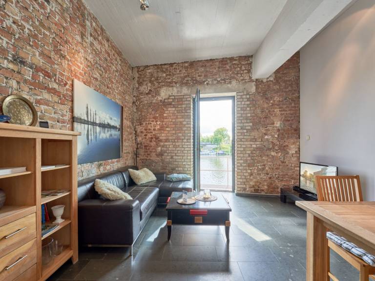 Rental apartment with patio, yard & grill — photo 2
