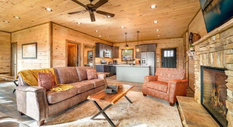 Vacation home with pool & hot tub | Pets allowed — photo 5