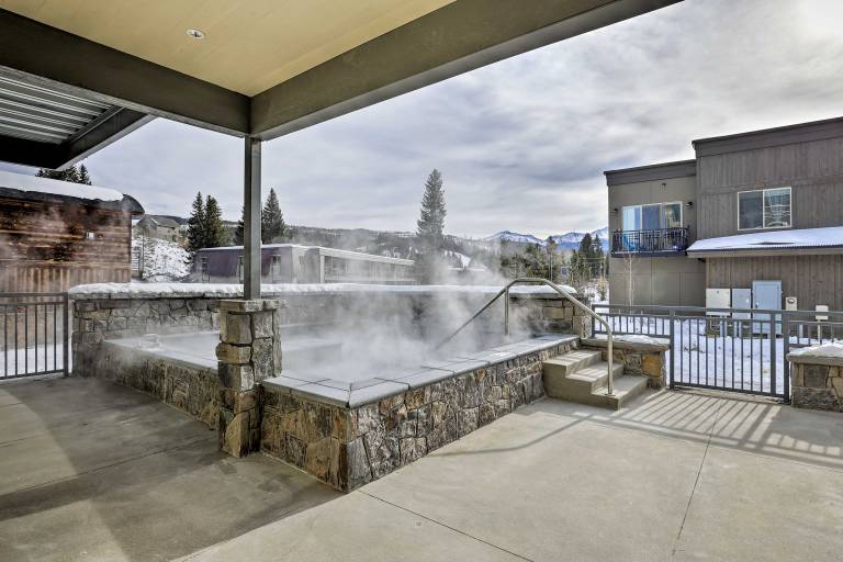 Winter Park Condo w/ Fireplace - 4 Mi to Slopes! — photo 4