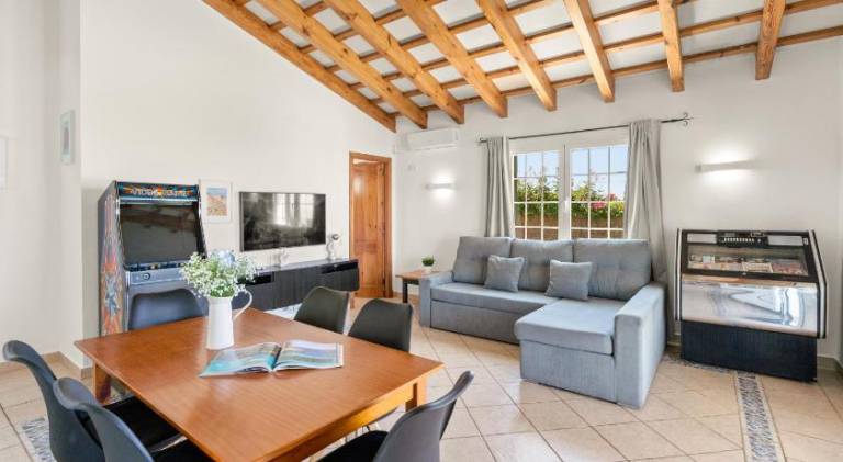 Villa with yard, private pool & terrace | Beach nearby | Pets allowed — photo 4
