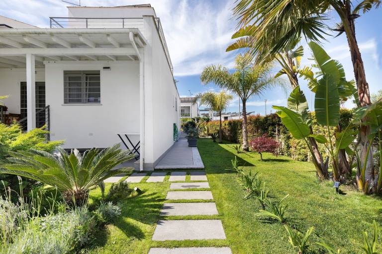 Bed & Breakfast  Anzio