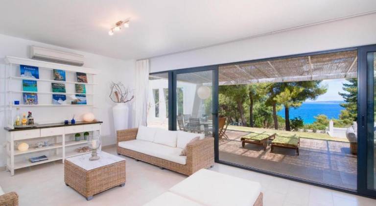 Villa with yard & patio | Suitable for remote work — photo 2