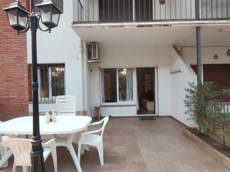 Rental apartment with yard — photo 4