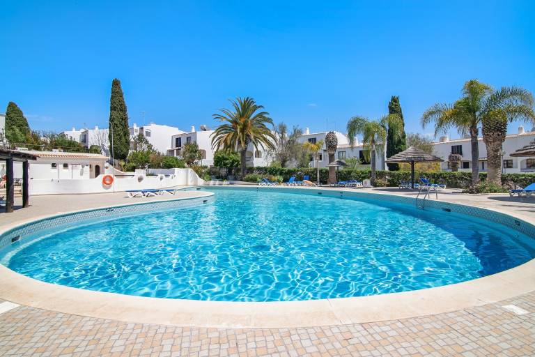 Holiday Apartment 'São Rafael' with Shared Pool, Private Balcony & Air Conditioning in Albufeira