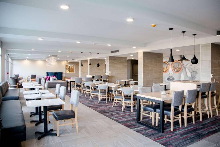 La Quinta Inn & Suites by Wyndham Seattle Federal Way — photo 3