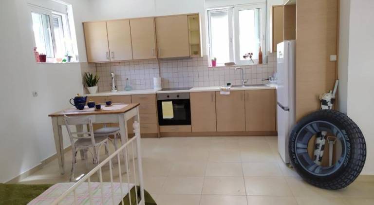 Rental apartment with yard & patio — photo 4