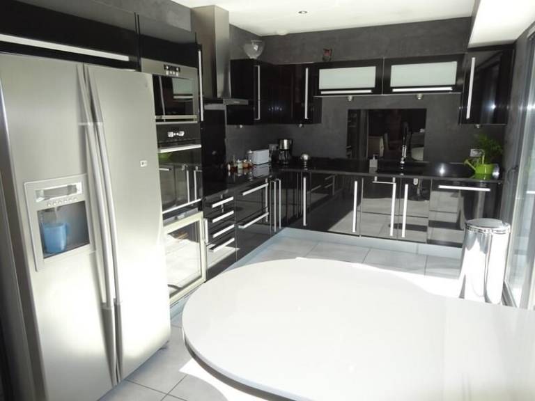 Fully equipped villa with private pool, barbecue & yard | Pool view | Beach nearby | Dogs allowed — photo 4