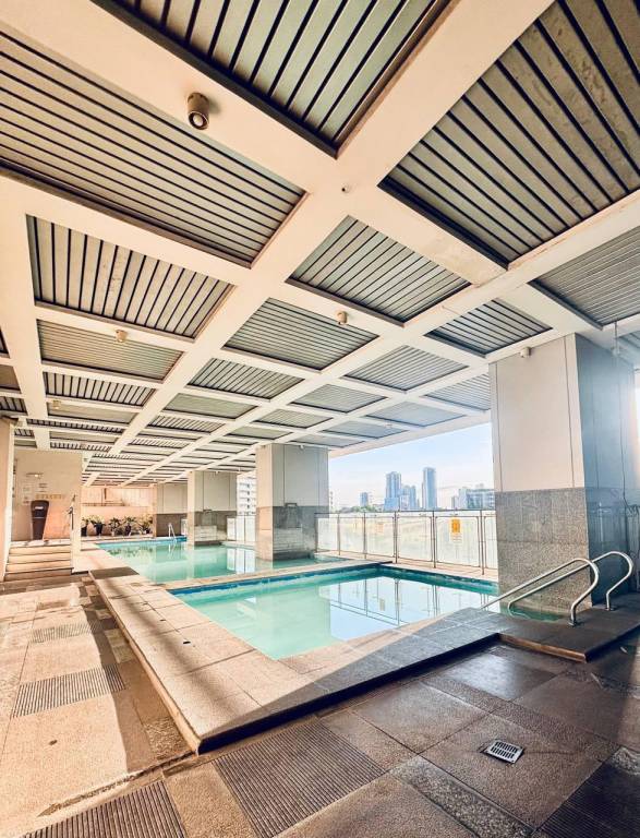 With view and relaxing place at Ortigas Center — photo 3