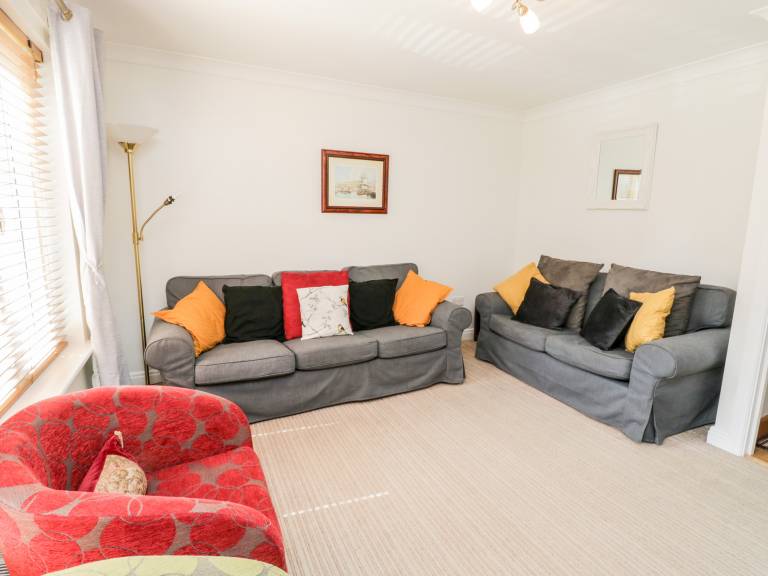 Cottage with yard | Beach view — photo 4