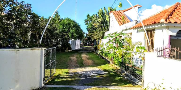 House with garden, private pool & patio | City view — photo 2