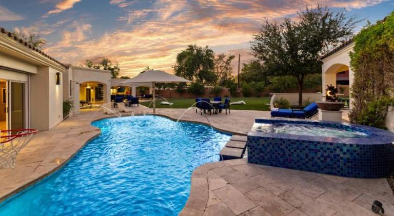 House with jacuzzi & pool — photo 3