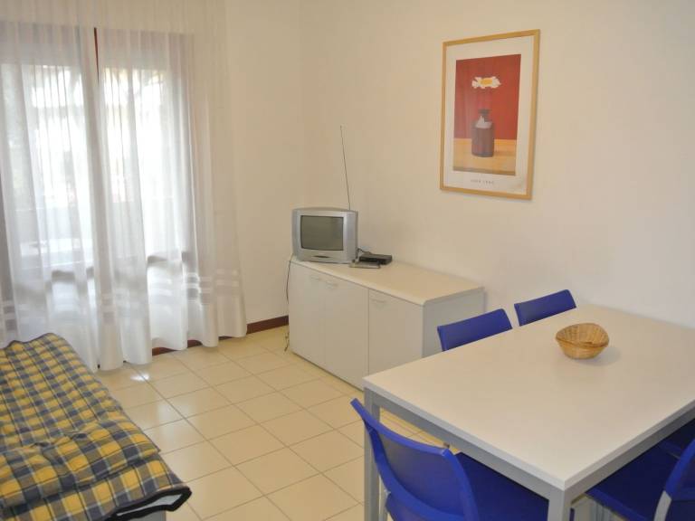Rental apartment with 2 rooms for 6 persons — photo 2