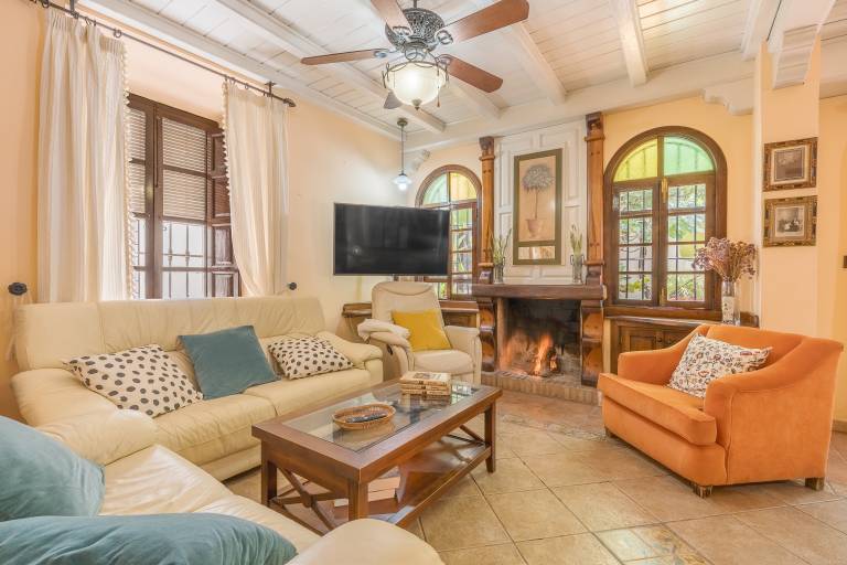 Vacation home with fast internet, private pool & grill | City view — photo 5