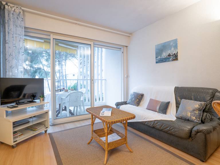 Fully equipped holiday apartment with pool, terrace & yard | Next to the beach | Pets allowed — photo 3