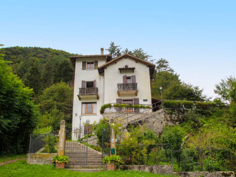 Casa  Tiarno di Sotto
