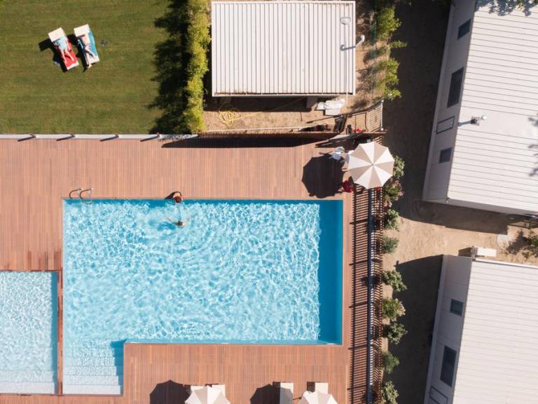 Mobile home with patio & pool | Next to the beach | Pet-friendly — photo 2