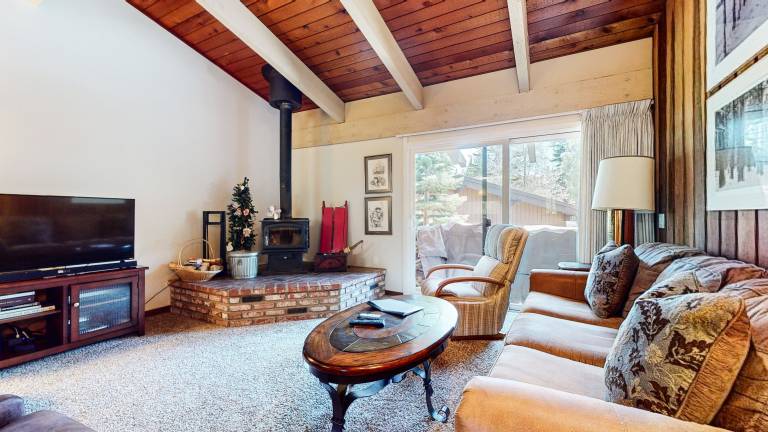 Condo with jacuzzi, heated pool & sauna | Next to the ski | Pets allowed — photo 4