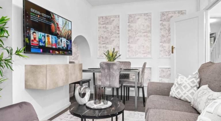 Lovely house with yard | Pets allowed in Birmingham