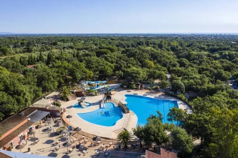 Chalet with garden, patio & grill in Argelès-sur-Mer