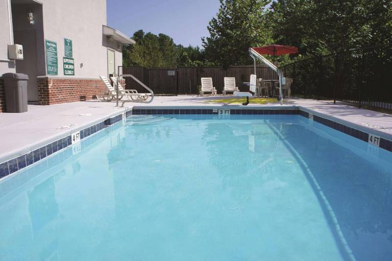 La Quinta Inn & Suites by Wyndham Rome — photo 5