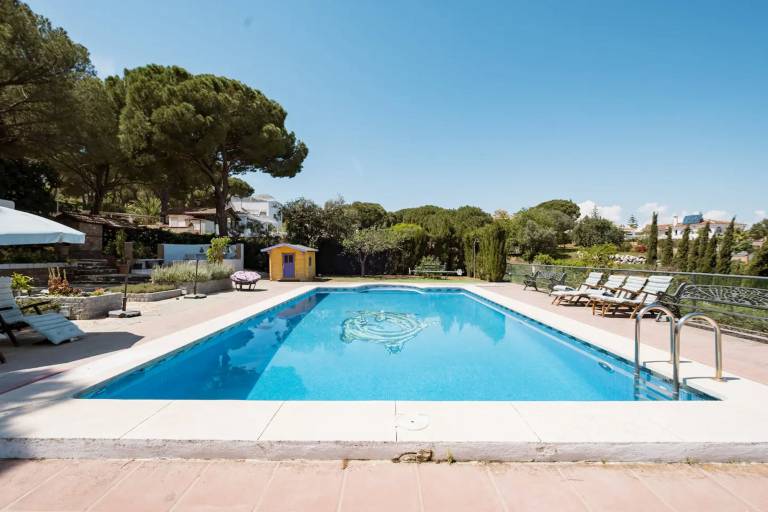 Fully equipped villa with private pool, BBQ & yard | Dogs allowed — photo 2
