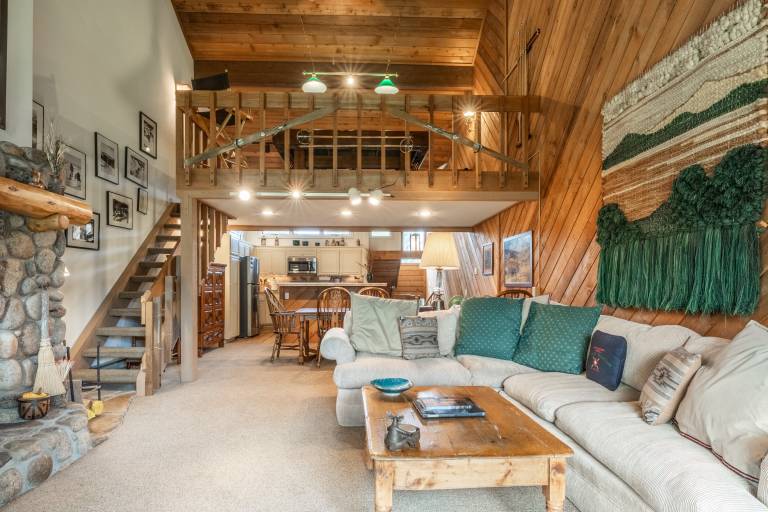 3 Bedrooms Loft townhome in Snowcreek Phase 3, Private Pool Table Sleeps 6 Guests, Dog Friendly — photo 2